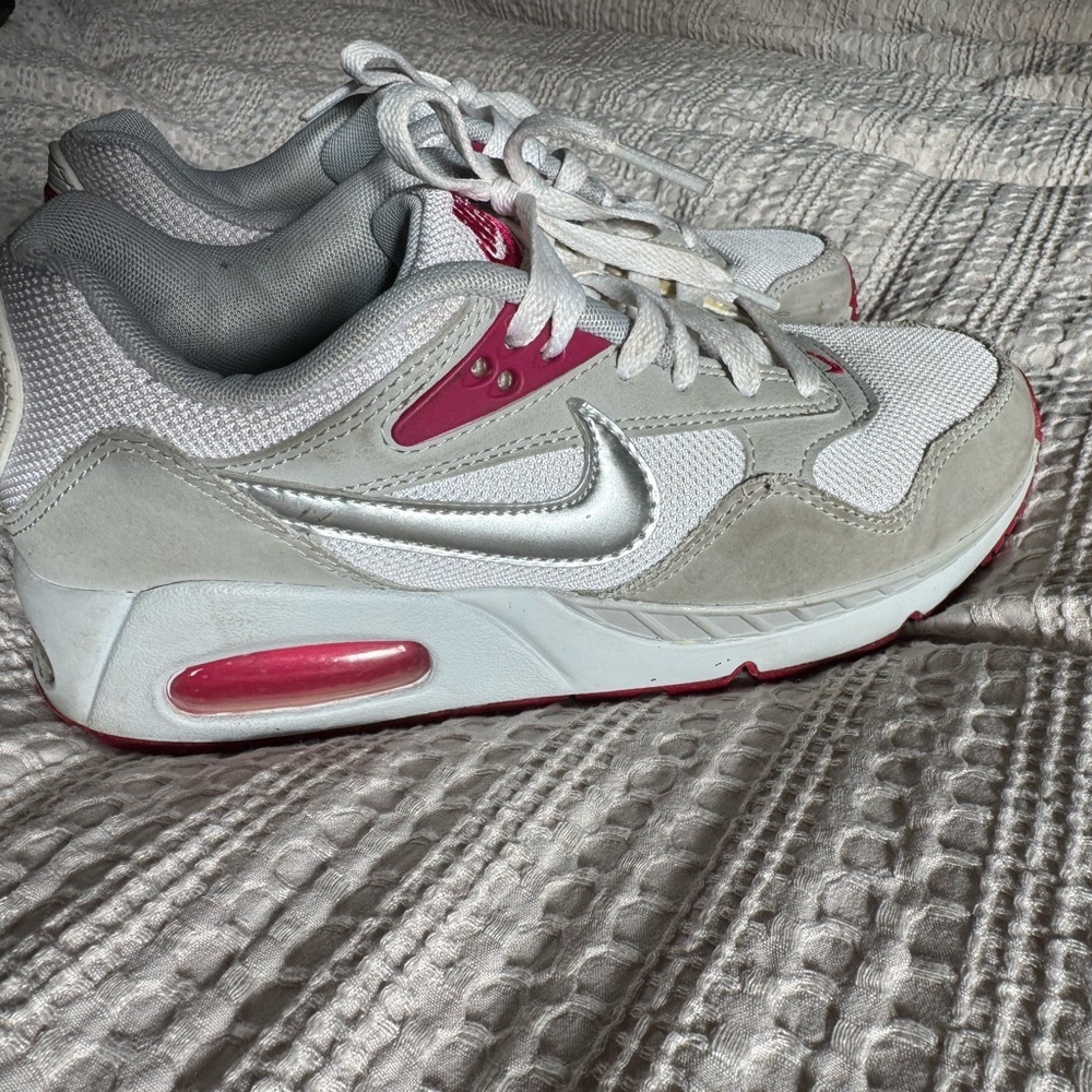 Nike Women's Sneakers in White, Pink, and Gray - Picture 2 of 5